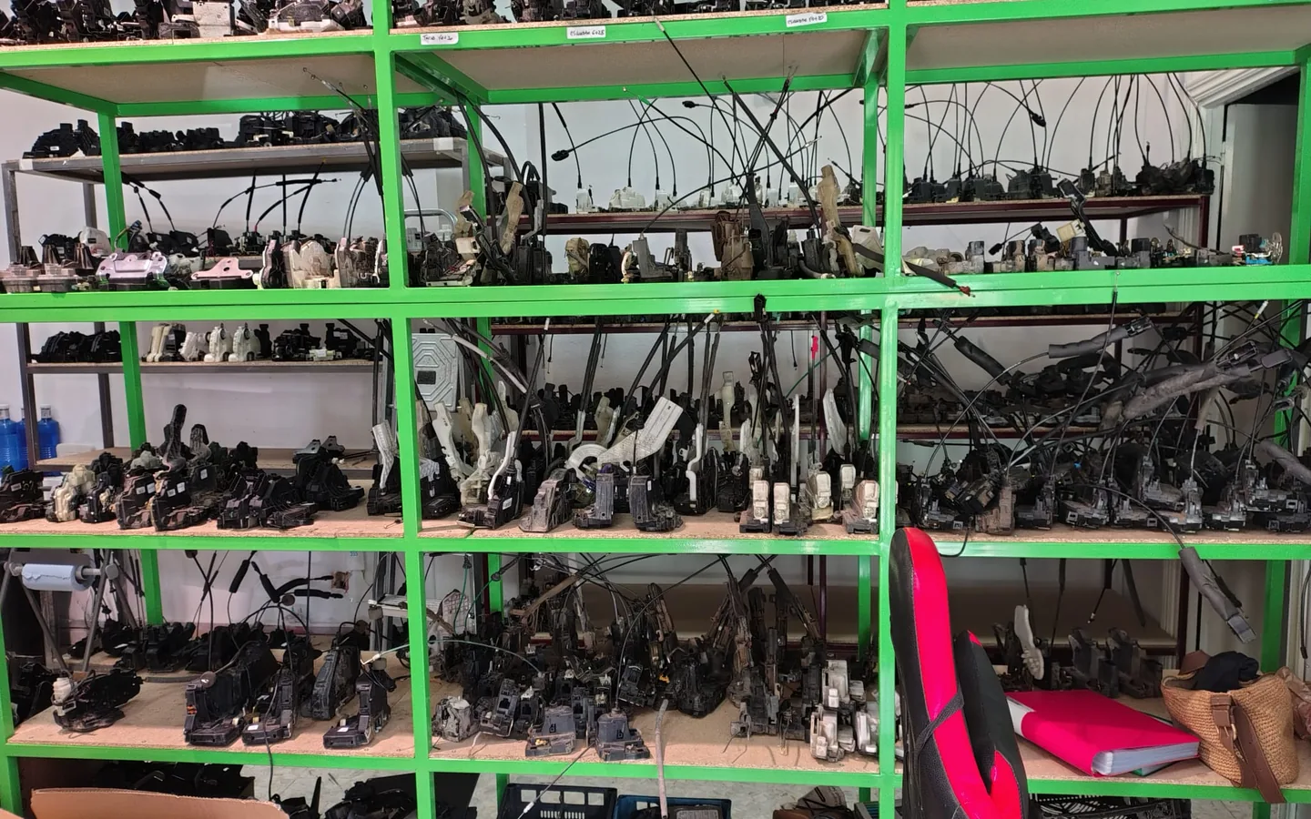 Stock de cerraduras y mecanismos de puerta para automóviles
